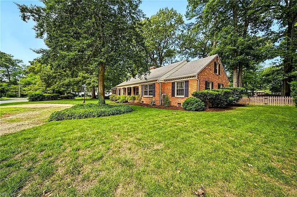 4348 Thoroughgood DR, VIRGINIA BEACH VA 23455 - Photo 3