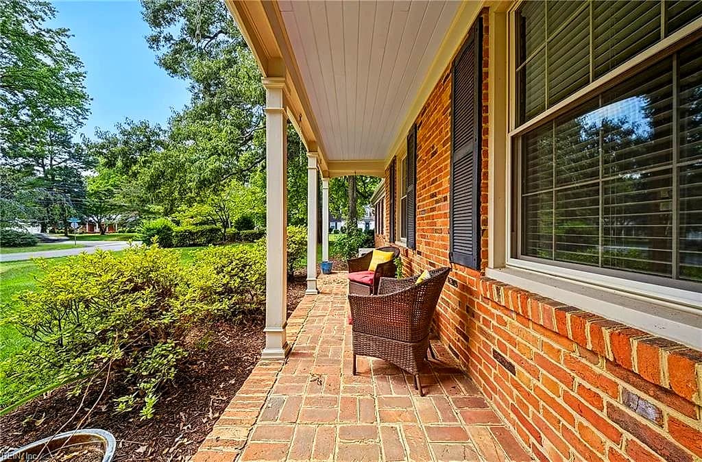 4348 Thoroughgood DR, VIRGINIA BEACH VA 23455 - Photo 4