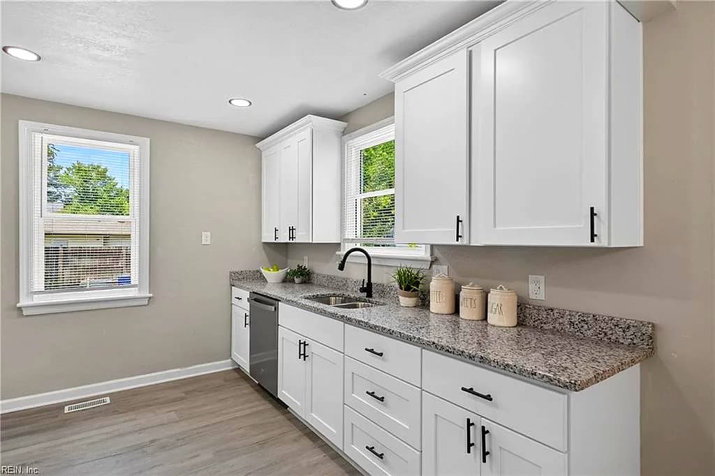 2721 Keller AVE, NORFOLK VA 23509 - Photo 5