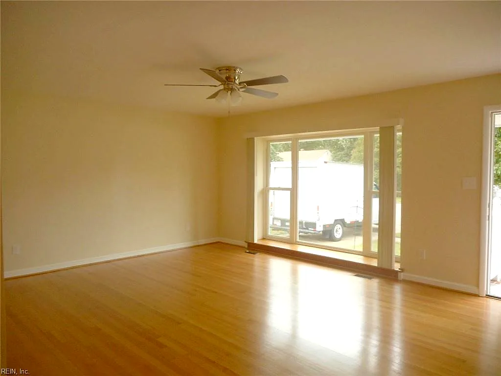 120 Latham DR, NEWPORT NEWS VA 23605 - Photo 3