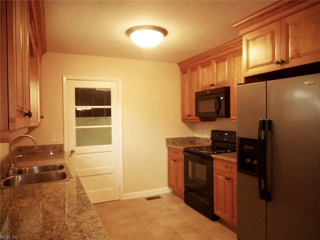 120 Latham DR, NEWPORT NEWS VA 23605 - Photo 5