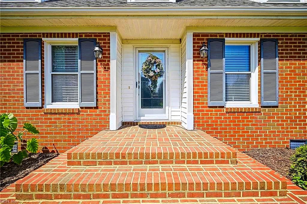 2047 Ames Cir N CIR, CHESAPEAKE VA 23321 - Photo 4