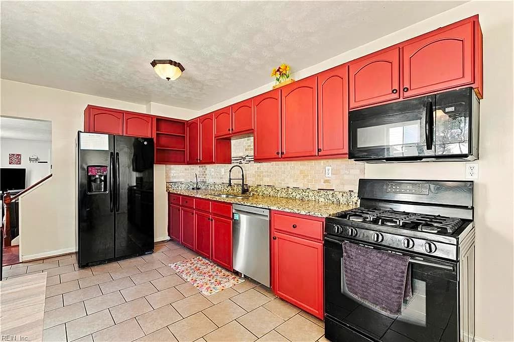 1805 Roanoke AVE, NEWPORT NEWS VA 23607 - Photo 5