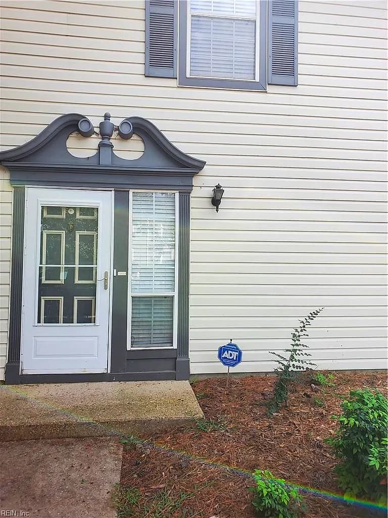 200 Ferdinand CIR, VIRGINIA BEACH VA 23462 - Main photo