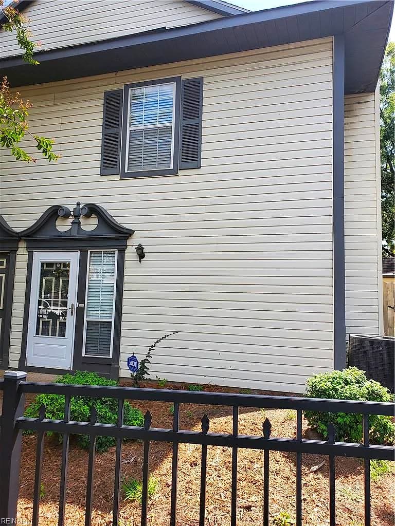 200 Ferdinand CIR, VIRGINIA BEACH VA 23462 - Photo 4