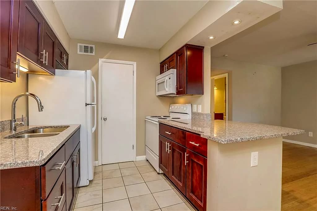 1226 Little Bay AVE #8, NORFOLK VA 23503 - Photo 4