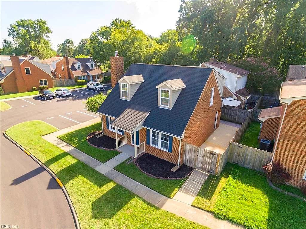 219 Loch CIR #Cir, HAMPTON VA 23669 - Photo 3