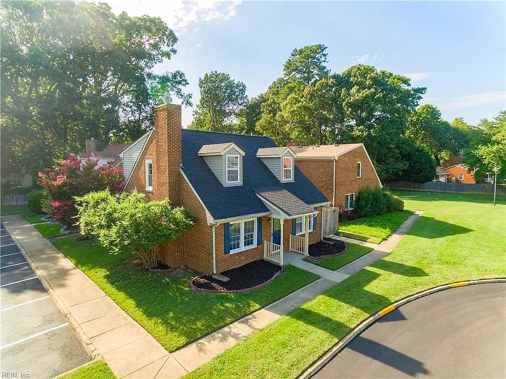 219 Loch CIR #Cir, HAMPTON VA 23669 - Photo 4