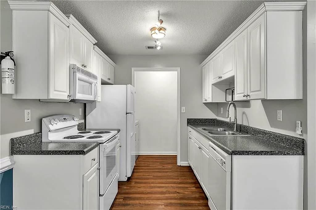 2403 Old Greenbrier RD, CHESAPEAKE VA 23325 thumb 10