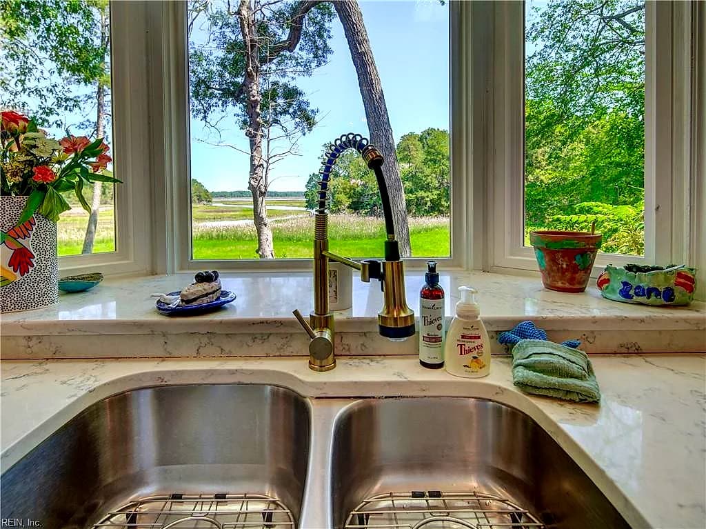 208 Mariners CIR, SMITHFIELD VA 23430 thumb 12