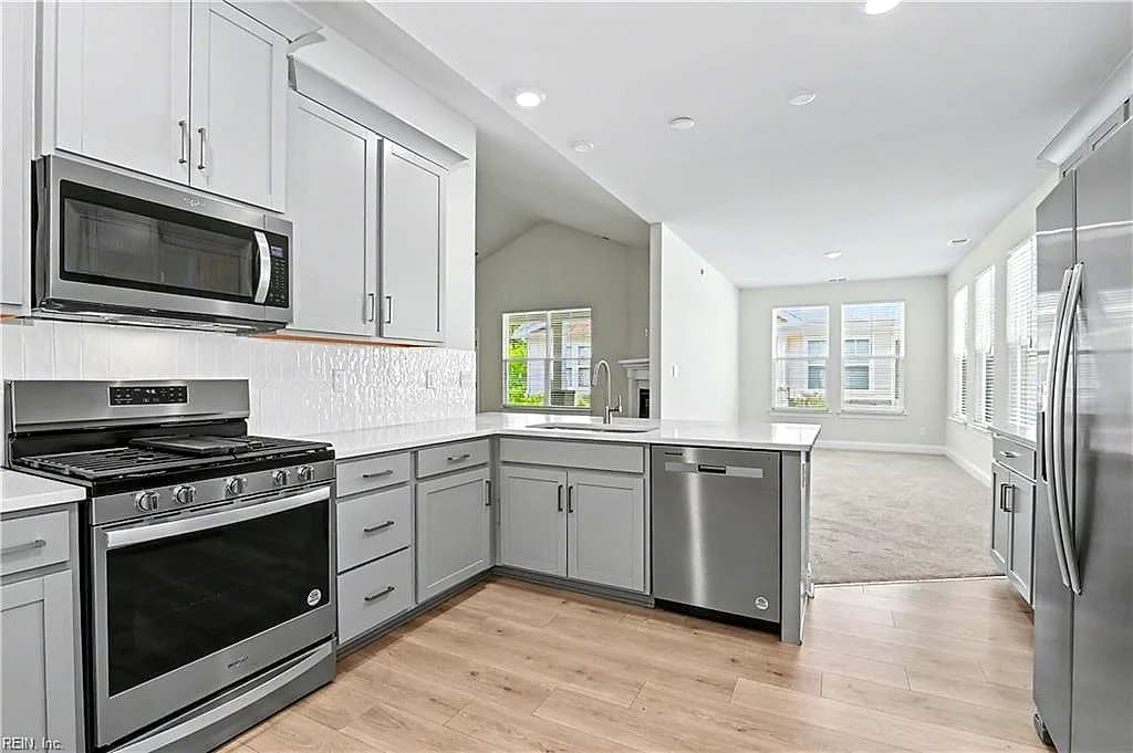 2114 Edwin DR, CHESAPEAKE VA 23322 - Photo 3