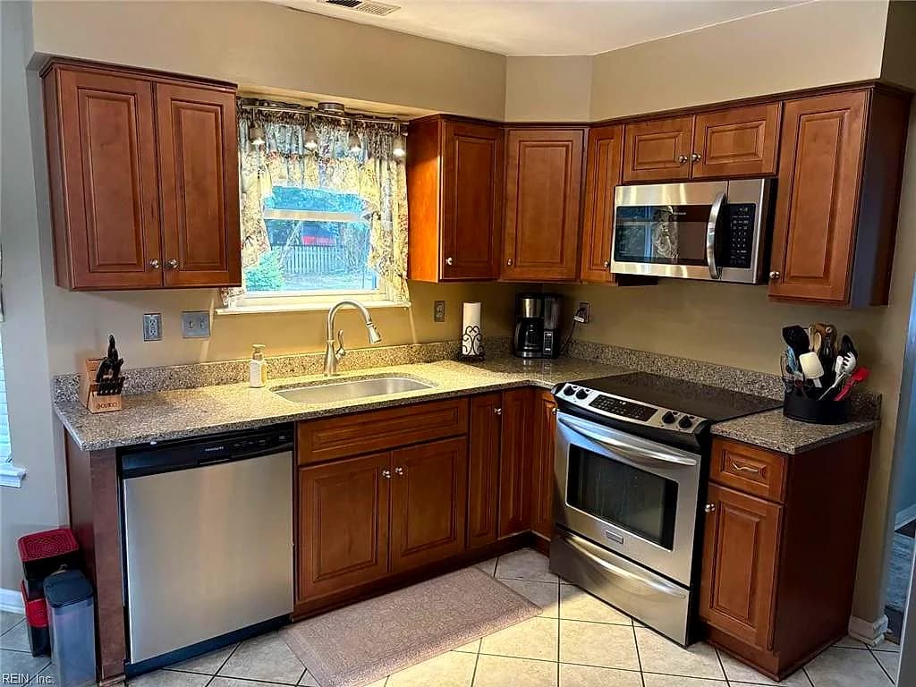 924 Whisper Hollow DR, CHESAPEAKE VA 23322 thumb 6