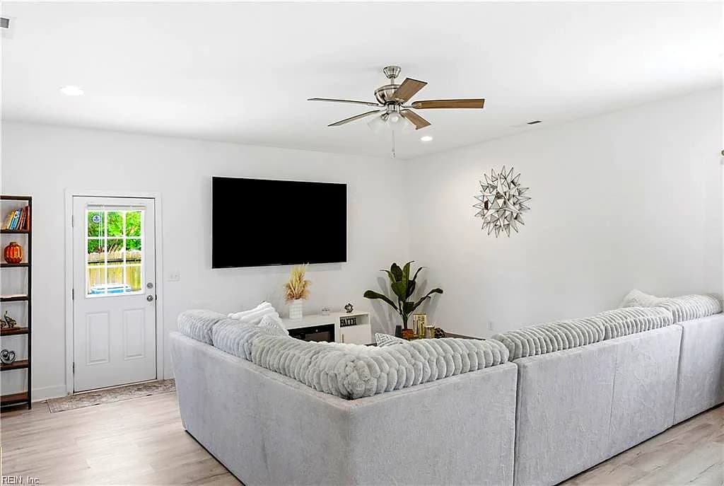 1099 Cascade BLVD, CHESAPEAKE VA 23324 thumb 11