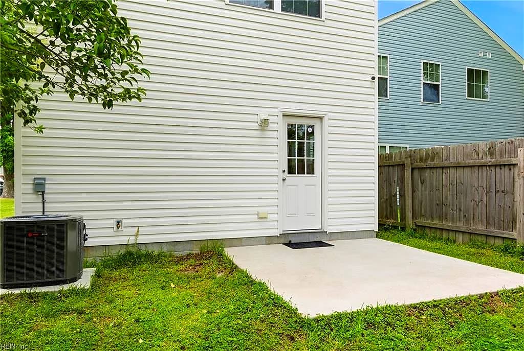 1099 Cascade BLVD, CHESAPEAKE VA 23324 - Photo 4