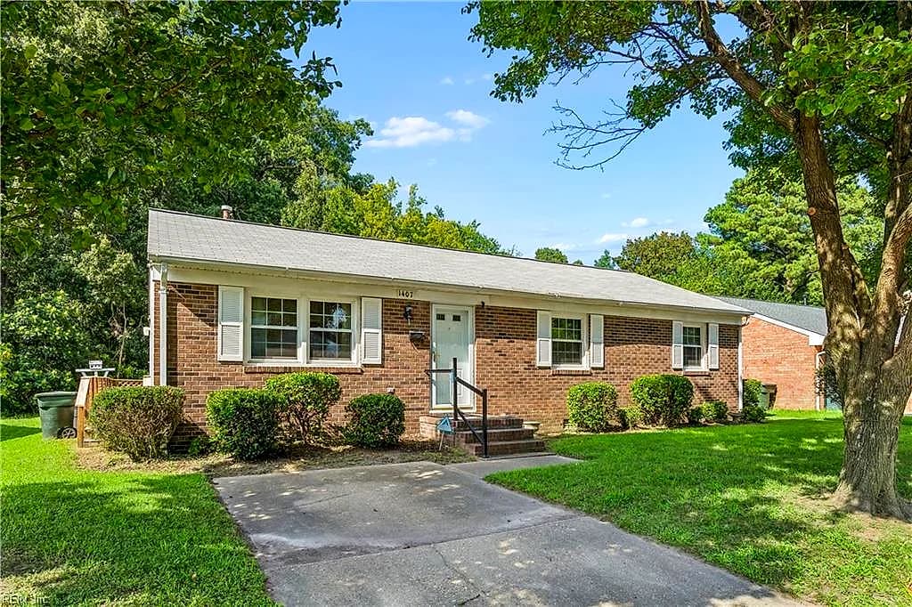 1407 Adams CIR, HAMPTON VA 23663 - Main photo