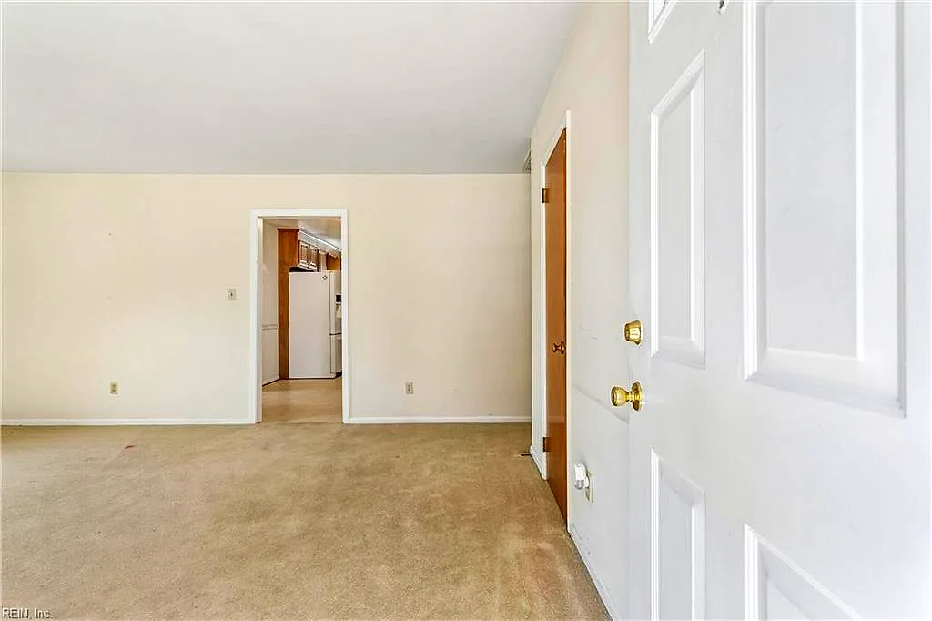 1407 Adams CIR, HAMPTON VA 23663 - Photo 4