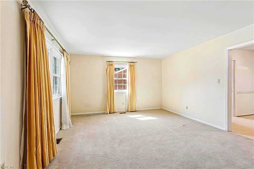 1407 Adams CIR, HAMPTON VA 23663 - Photo 5