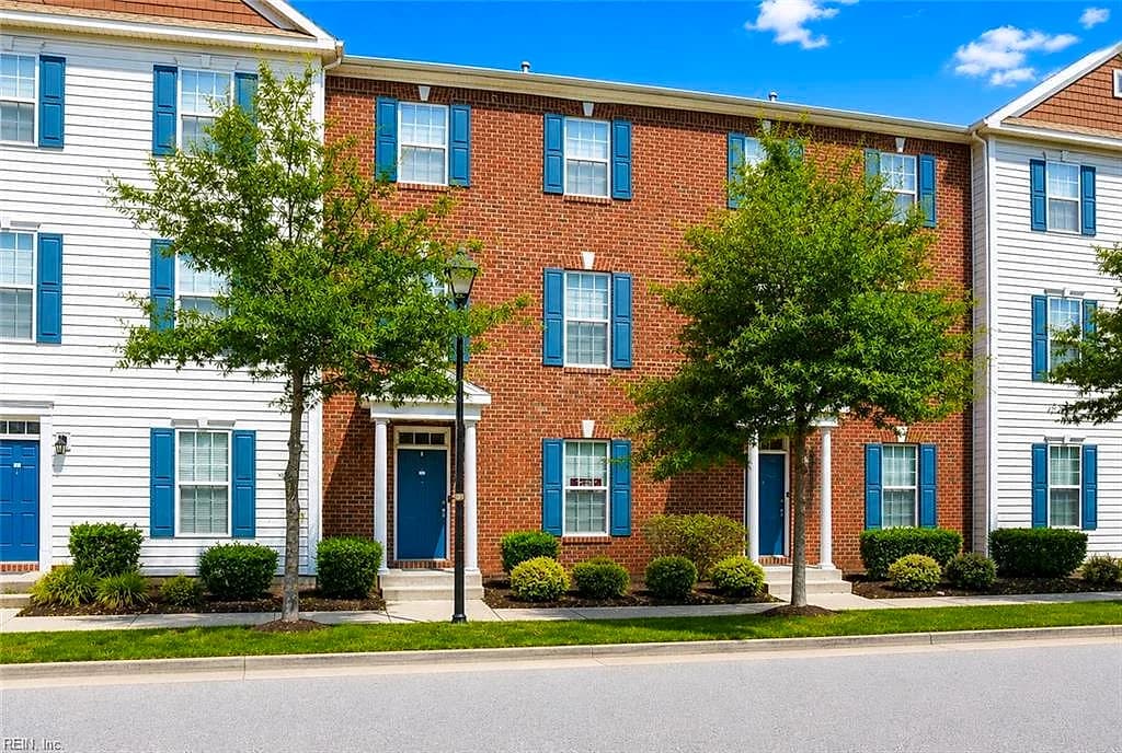 208 Breccia LN, VIRGINIA BEACH VA 23462 - Main photo