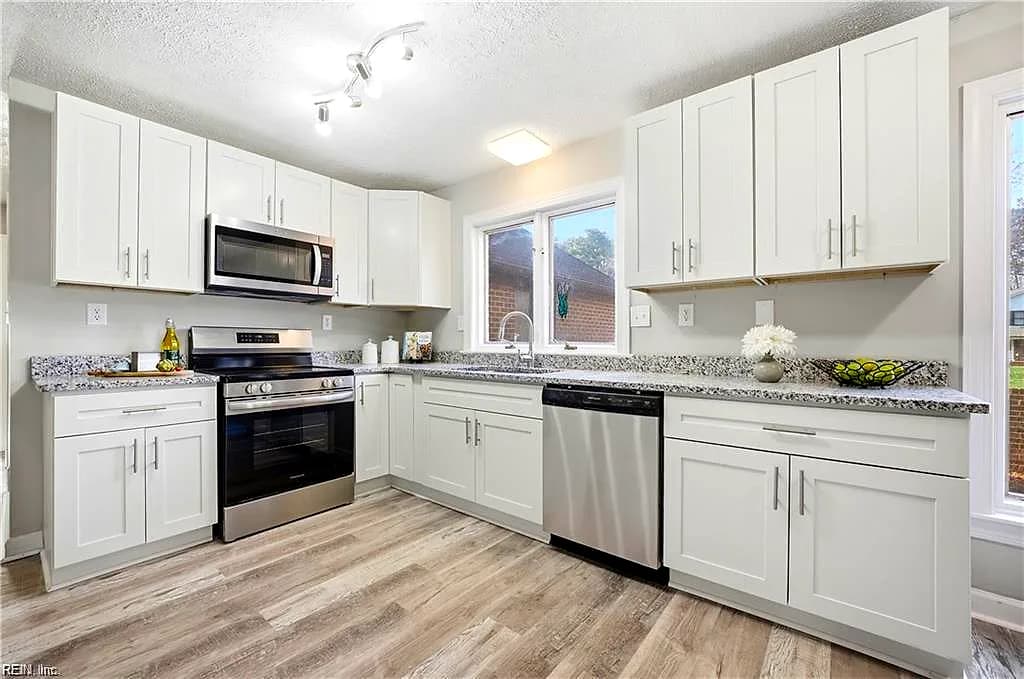 9 Rhodelia LN, POQUOSON VA 23662 thumb 7
