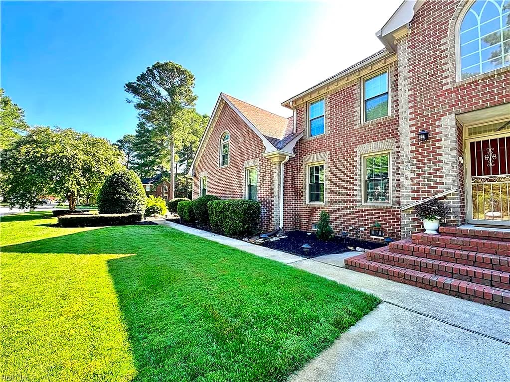 948 Forest Lakes Circle CIR, CHESAPEAKE VA 23322 - Photo 3