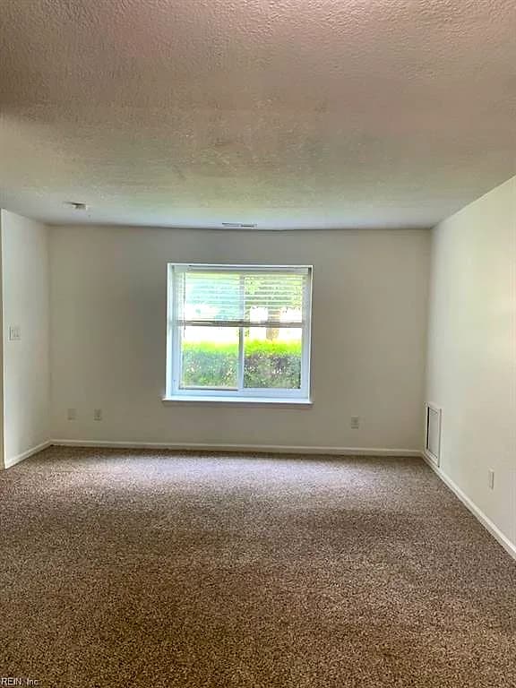 1013 S White Oak CT, CHESAPEAKE VA 23320 - Photo 4