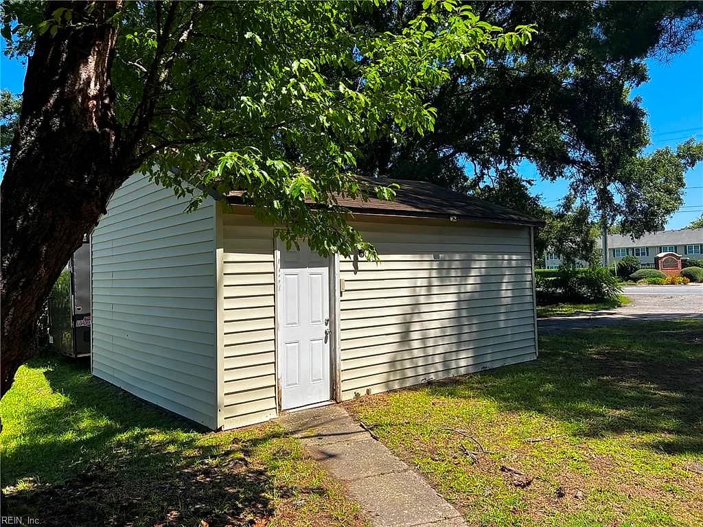 2566 Campostella RD, CHESAPEAKE VA 23324 - Photo 3