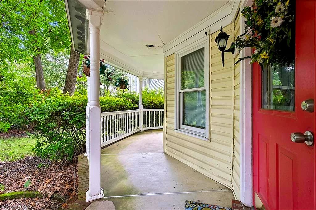 302 Honey Locust WAY, CHESAPEAKE VA 23320 - Photo 4