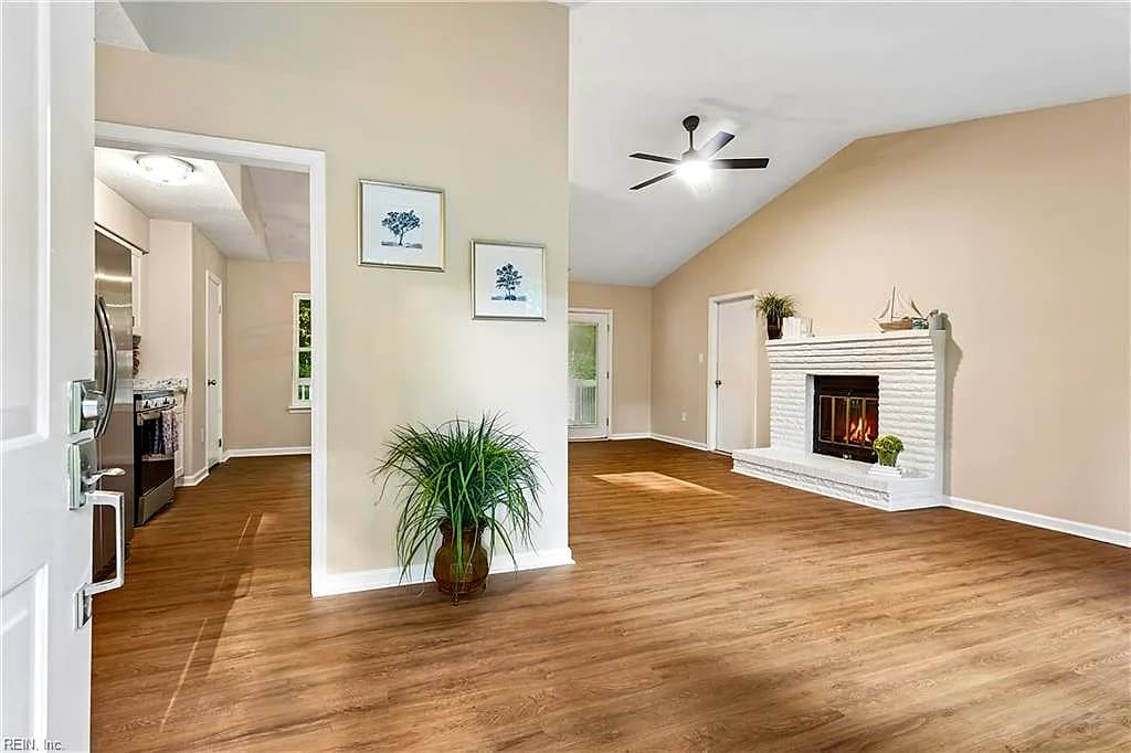 241 Batson DR, NEWPORT NEWS VA 23602 - Photo 4