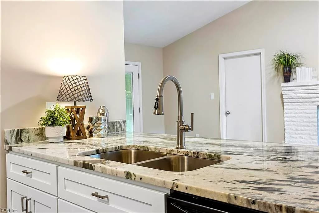 241 Batson DR, NEWPORT NEWS VA 23602 thumb 7