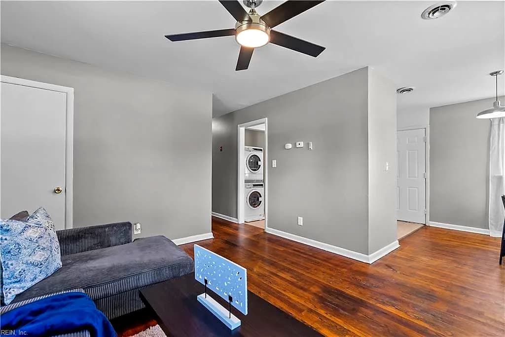 526 Powhatan PW, HAMPTON VA 23661 - Photo 5
