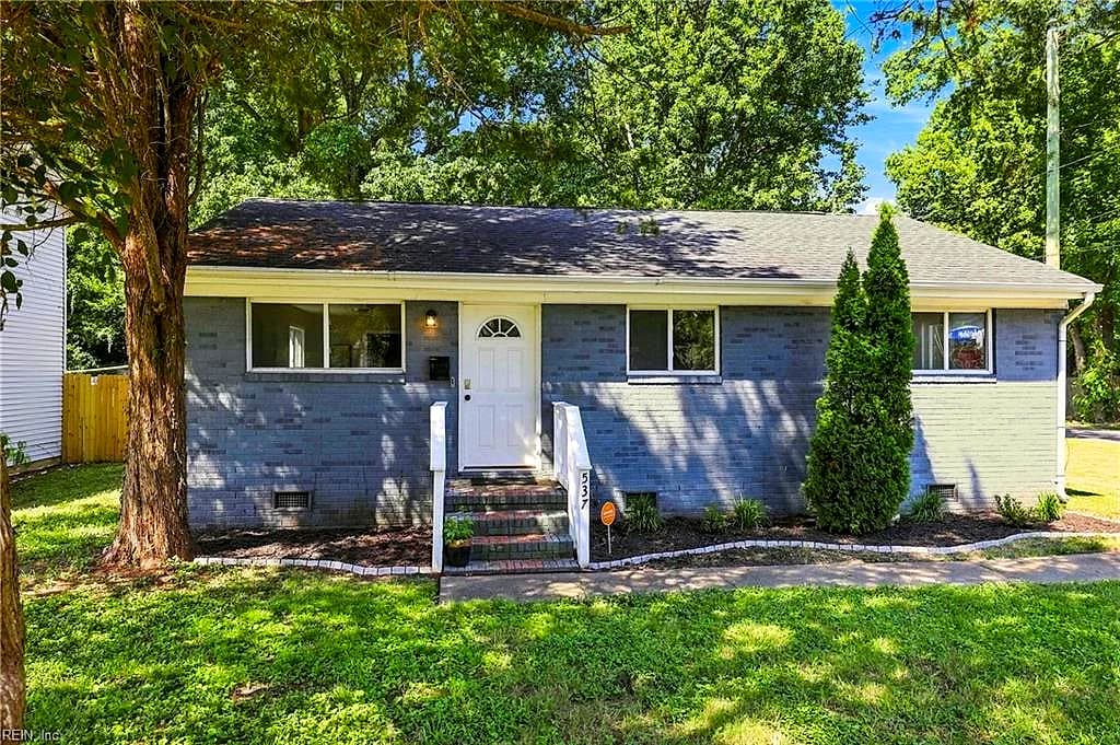 537 Greenbriar AVE, HAMPTON VA 23661 - Photo 2