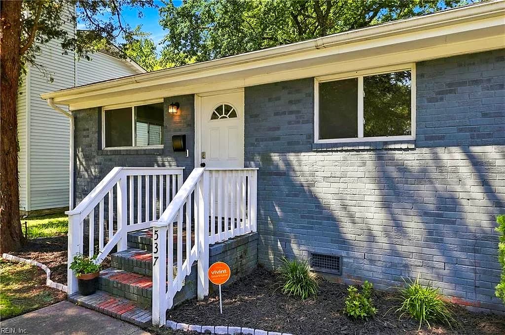 537 Greenbriar AVE, HAMPTON VA 23661 - Photo 3
