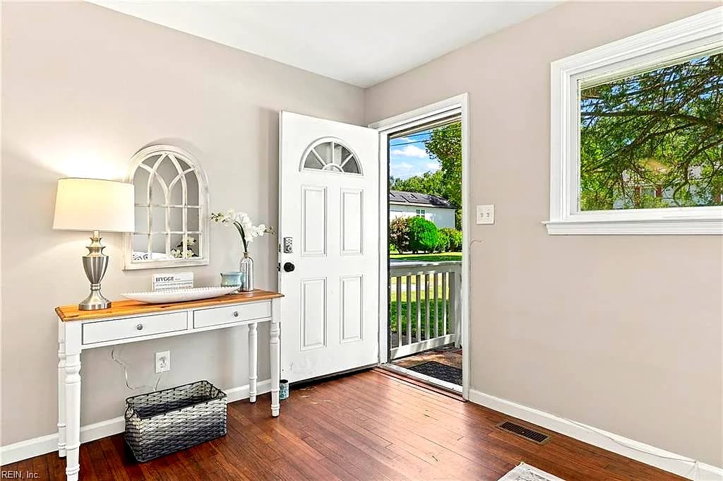 537 Greenbriar AVE, HAMPTON VA 23661 - Photo 4