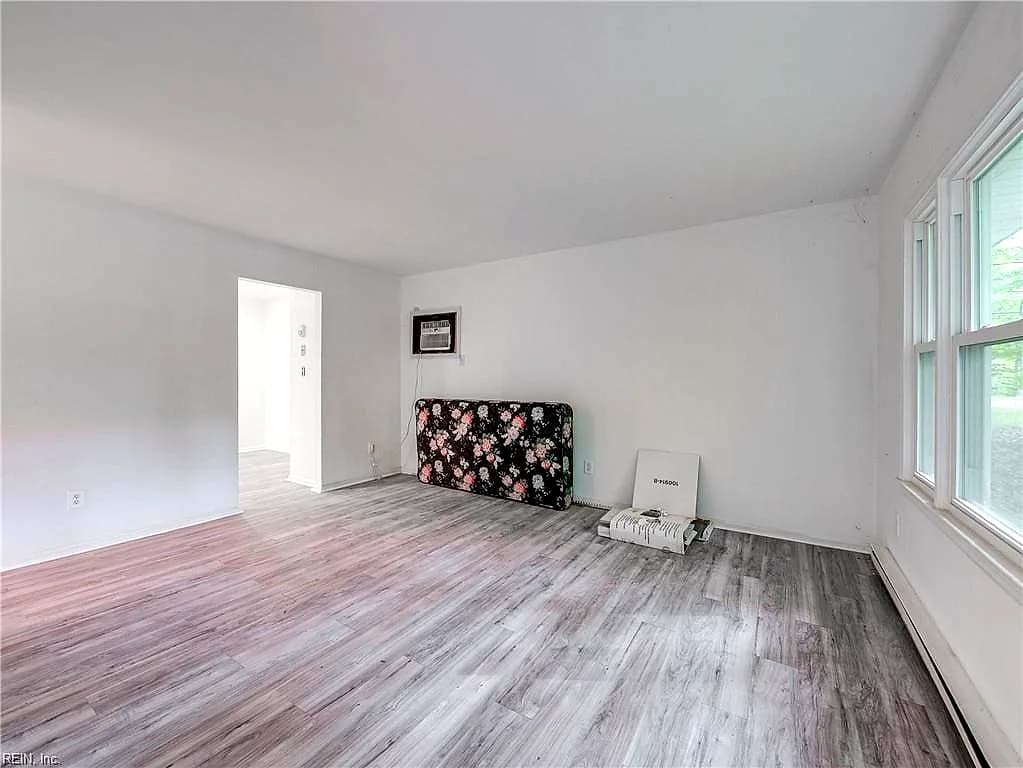 604 E Woodland DR, YORKTOWN VA 23692 thumb 12