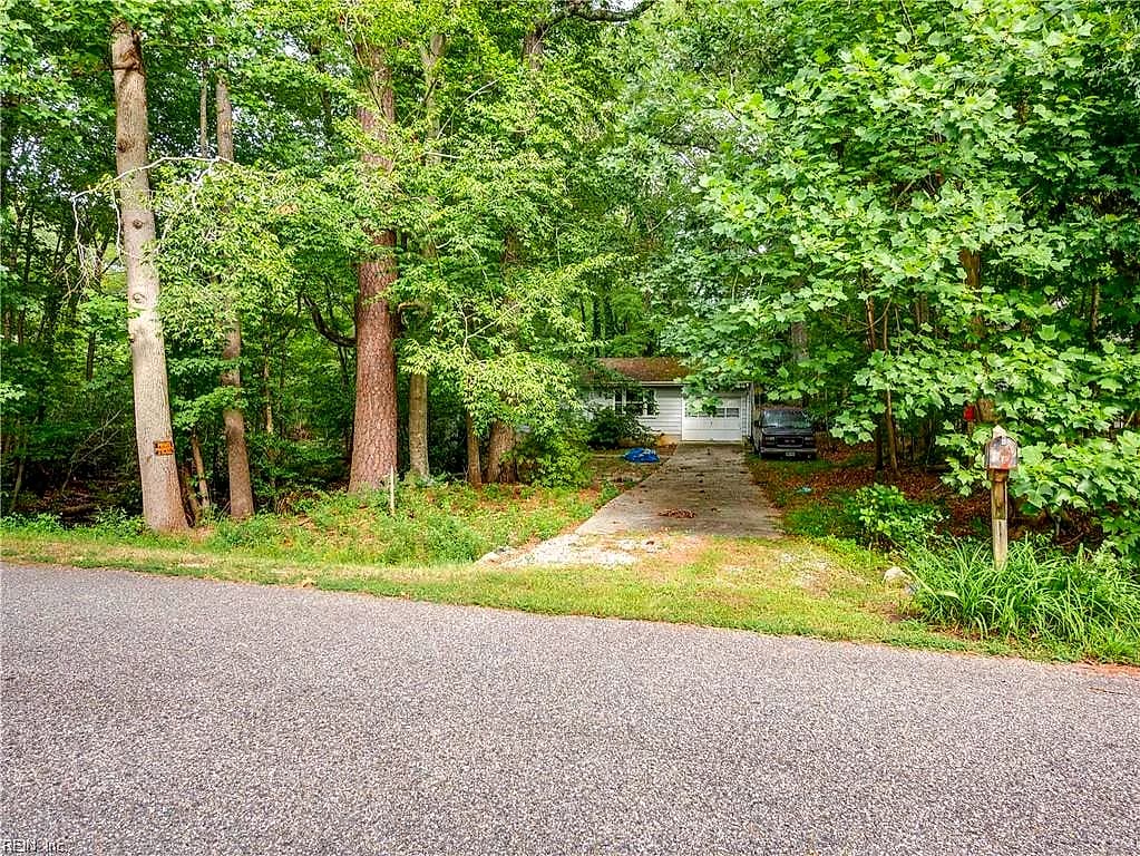 604 E Woodland DR, YORKTOWN VA 23692 - Photo 4