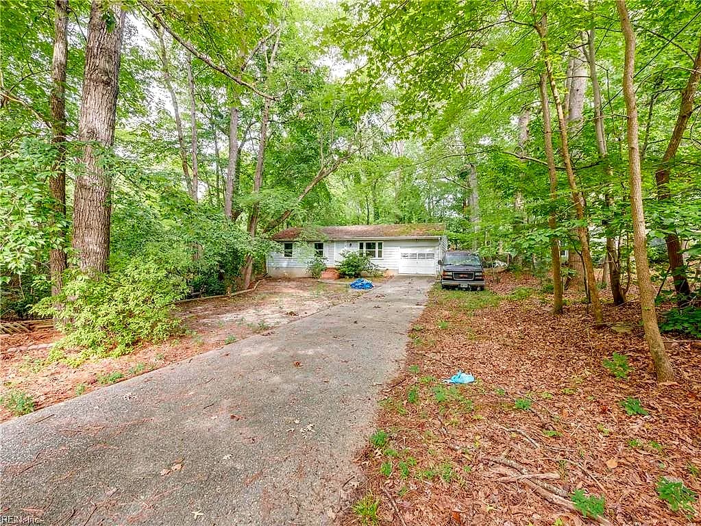 604 E Woodland DR, YORKTOWN VA 23692 - Photo 5