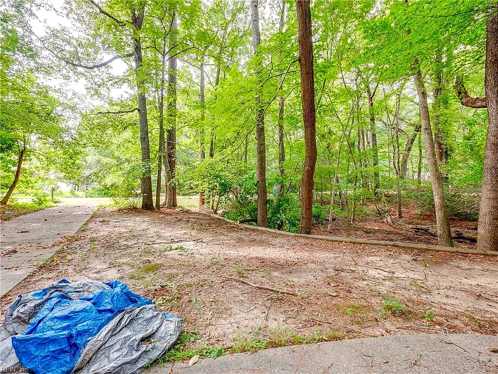 604 E Woodland DR, YORKTOWN VA 23692 thumb 8