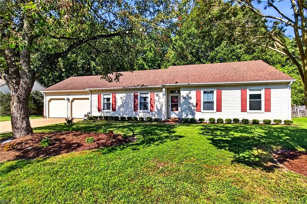 404 Creekwood DR, CHESAPEAKE VA 23323 - Main photo