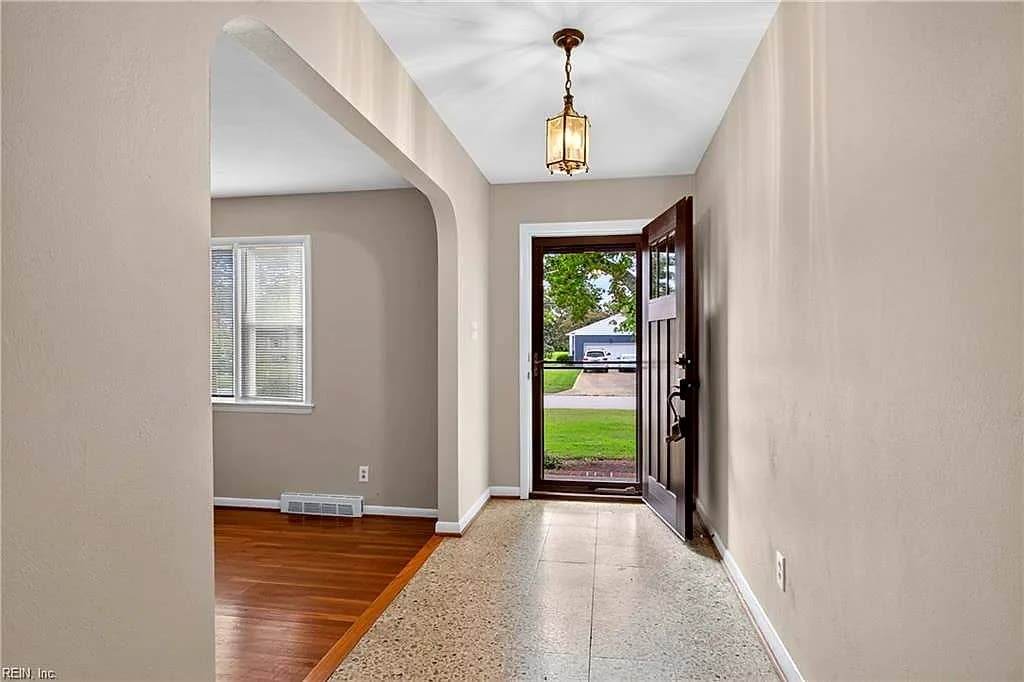 2436 Hood DR, VIRGINIA BEACH VA 23454 - Photo 5