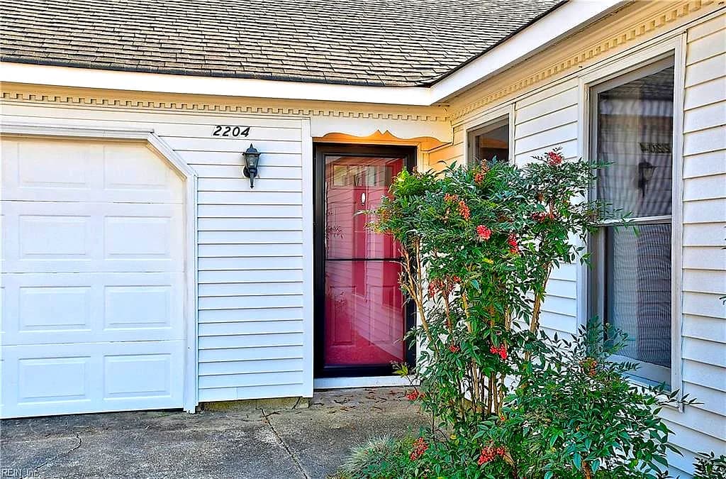 2204 Spring Run CT, VIRGINIA BEACH VA 23454 - Photo 3