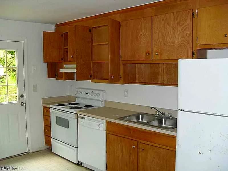 122 Christian ST #5, NEWPORT NEWS VA 23608 - Photo 3