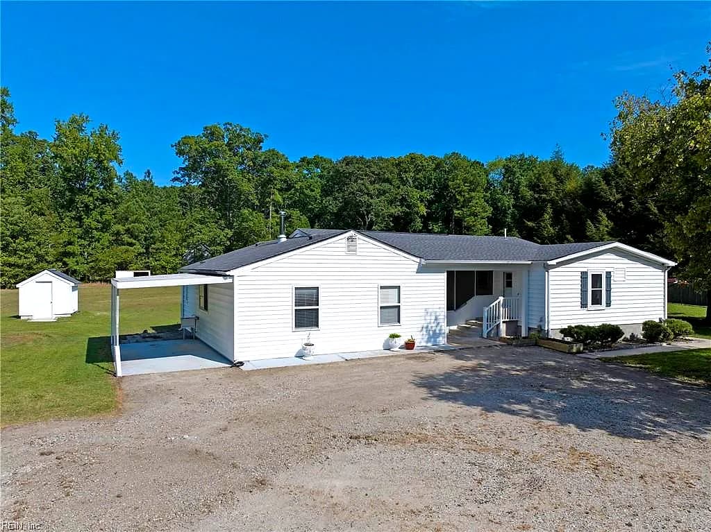 6561 Hickory Fork RD, HAYES VA 23072 - Main photo