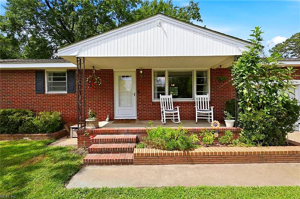 424 Shell RD, CHESAPEAKE VA 23323 - Photo 2