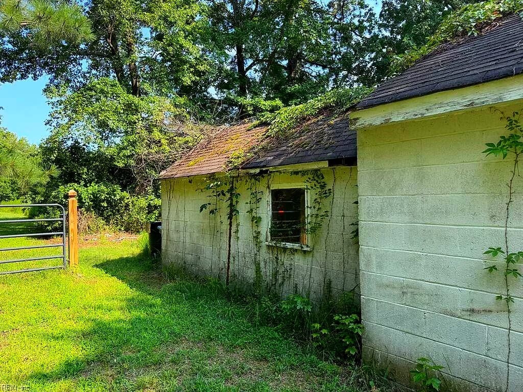 110 Hall RD, HAMPTON VA 23664 - Photo 4