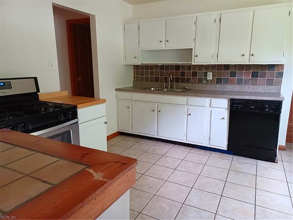 1403 Salton DR, CHESAPEAKE VA 23325 - Photo 3