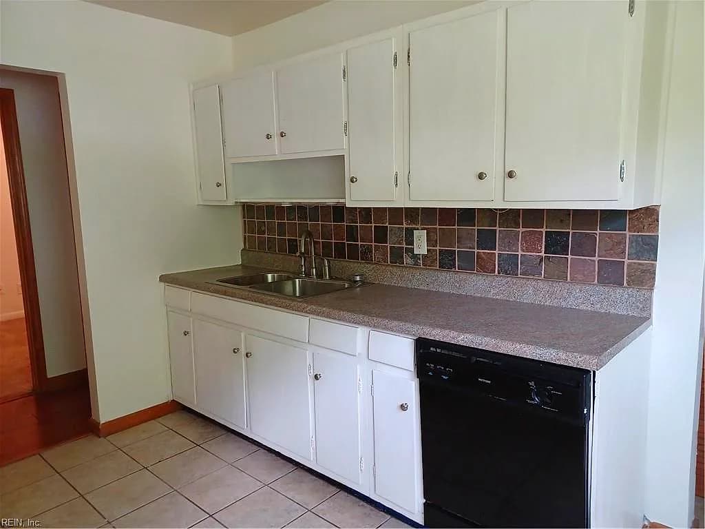 1403 Salton DR, CHESAPEAKE VA 23325 - Photo 4