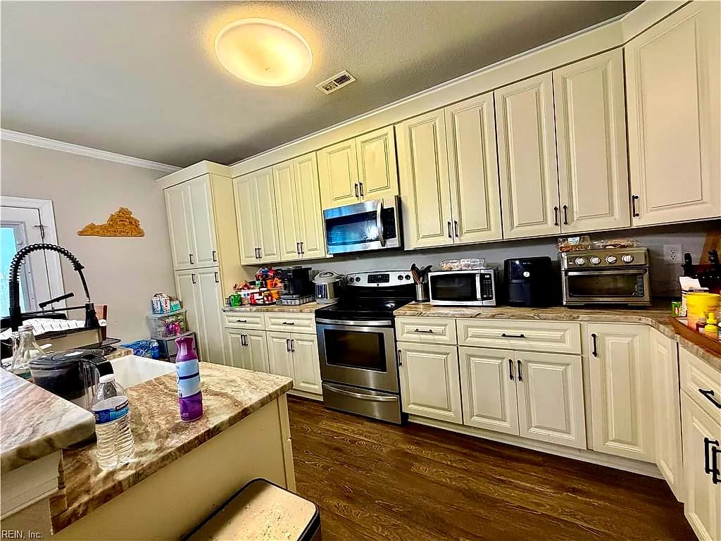 1302 Hawthorne DR #B, CHESAPEAKE VA 23325 - Photo 3