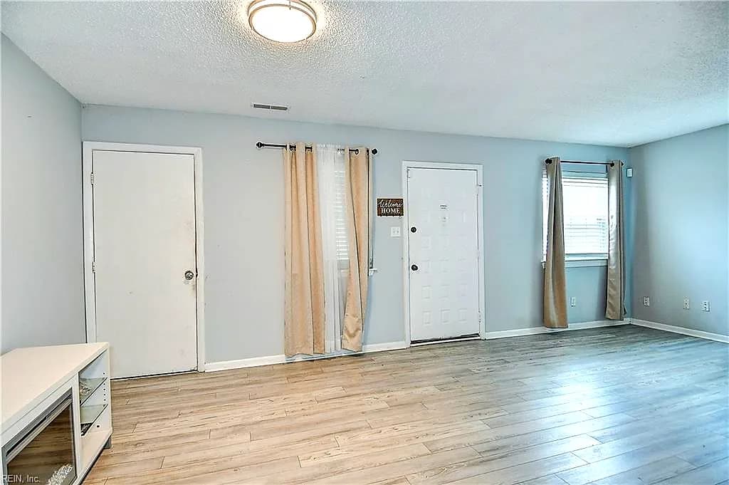 3217 Tiverton Dr NONE, VIRGINIA BEACH VA 23452 - Photo 4