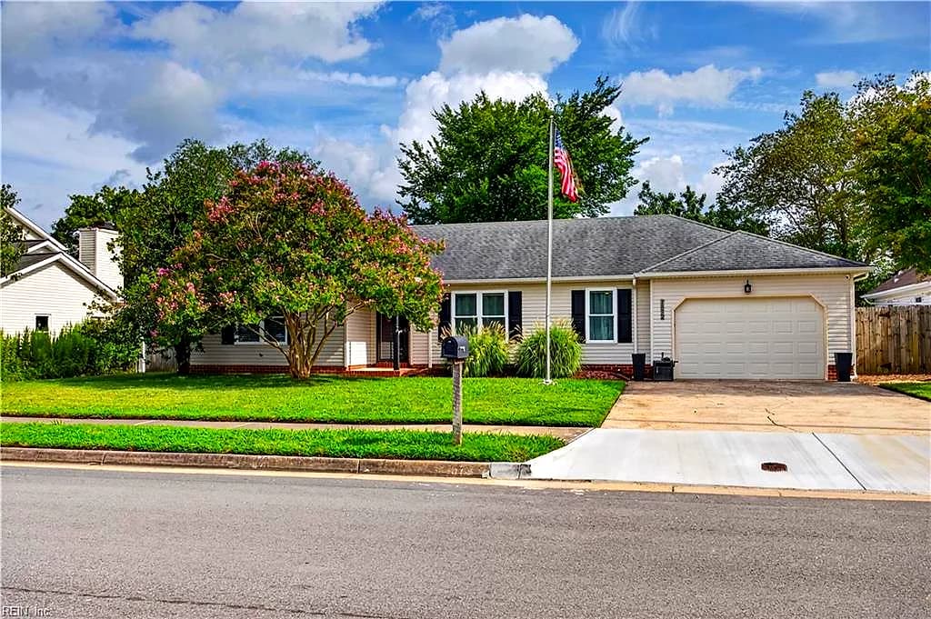1572 Bunsen DR, VIRGINIA BEACH VA 23454 - Photo 4
