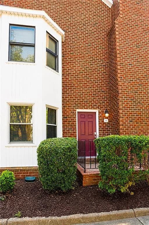 1 Academy LN, HAMPTON VA 23669 - Photo 2